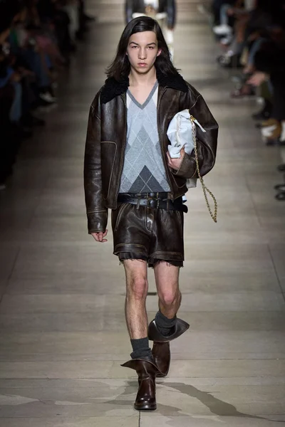 Look 30